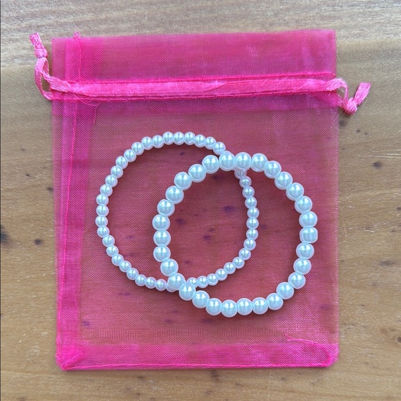 Jewelry - 🐚Two stretchy faux pearl bracelets. One size.